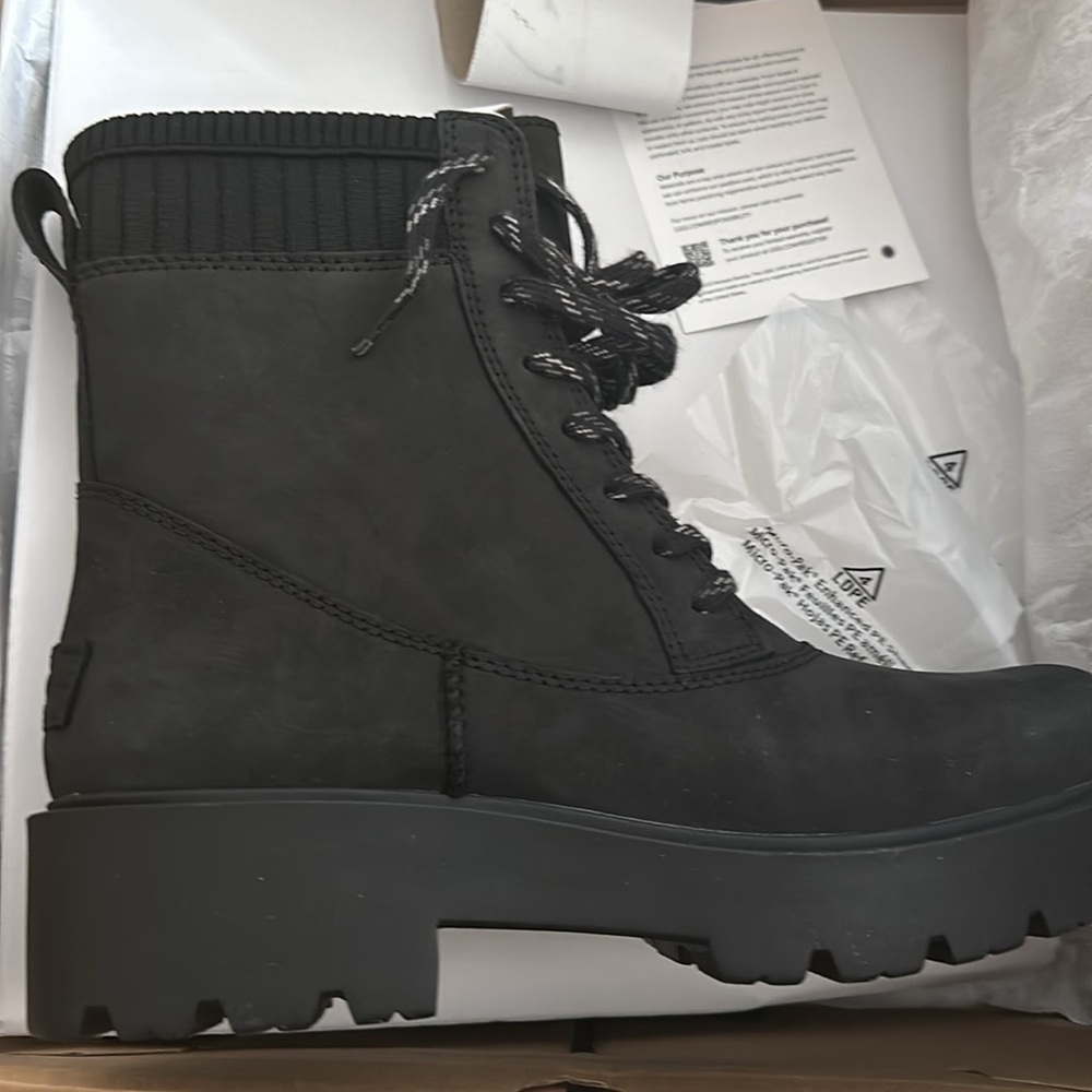 BALLARD LACE UP BLACK UGGS